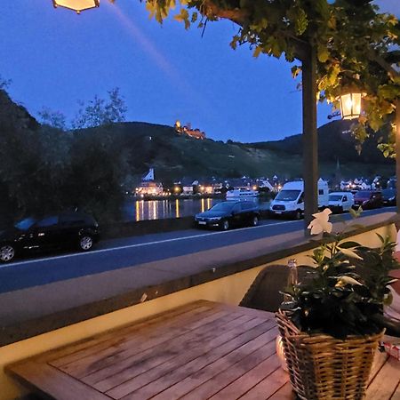 Gaestehaus Burgberg, Weinhaus Fries Kattenes エクステリア 写真