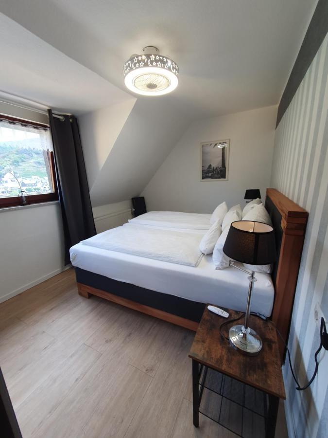 Gaestehaus Burgberg, Weinhaus Fries Kattenes エクステリア 写真
