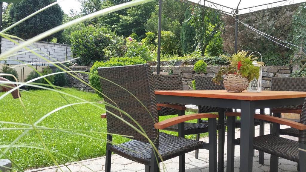 Gaestehaus Burgberg, Weinhaus Fries Kattenes エクステリア 写真