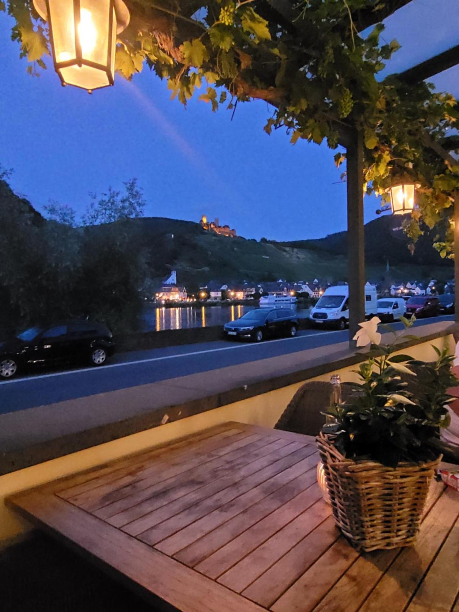 Gaestehaus Burgberg, Weinhaus Fries Kattenes エクステリア 写真
