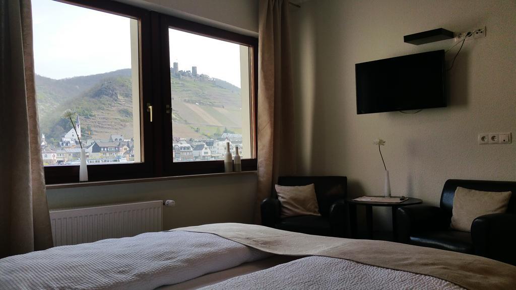 Gaestehaus Burgberg, Weinhaus Fries Kattenes エクステリア 写真