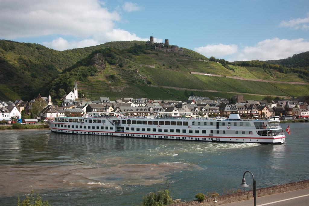 Gaestehaus Burgberg, Weinhaus Fries Kattenes エクステリア 写真
