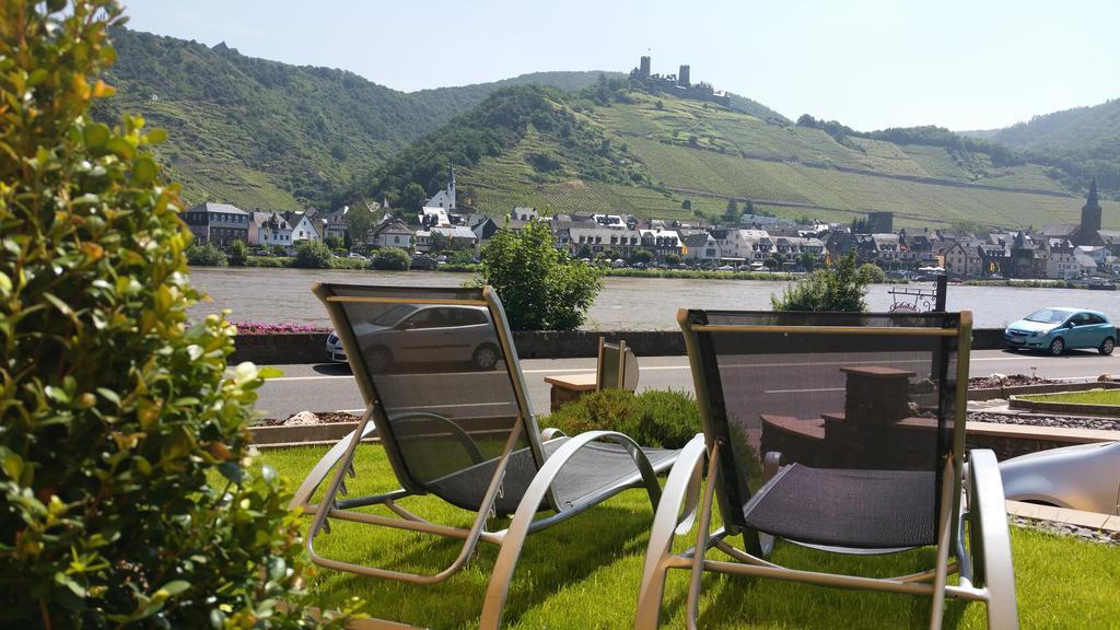 Gaestehaus Burgberg, Weinhaus Fries Kattenes エクステリア 写真