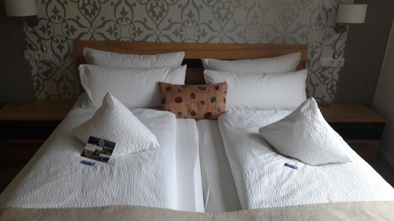 Gaestehaus Burgberg, Weinhaus Fries Kattenes エクステリア 写真