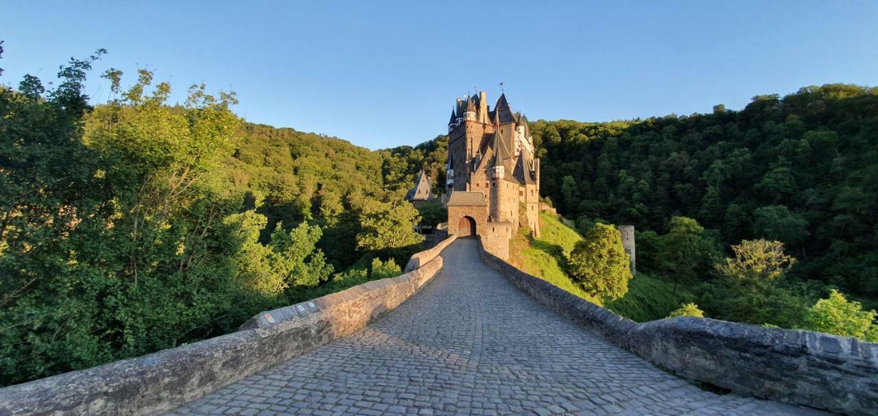 Gaestehaus Burgberg, Weinhaus Fries Kattenes エクステリア 写真